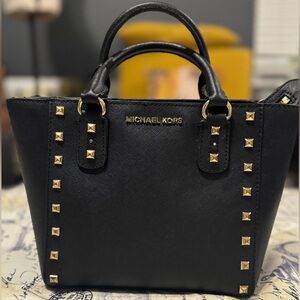 Michael Kors Elegant Black Leather Handbag